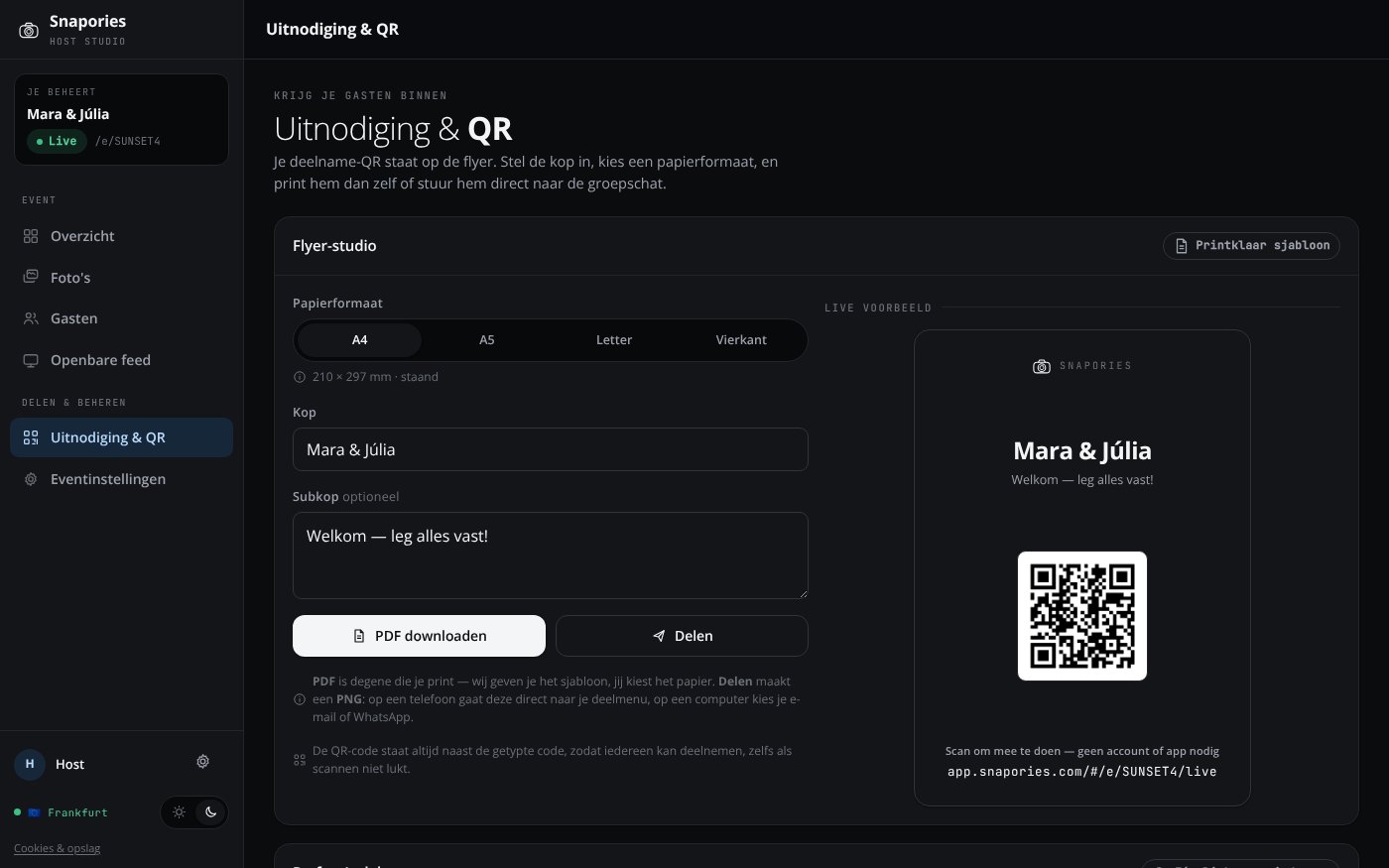 Het Snapories host-dashboard op een laptop — de Uitnodiging & QR-weergave, met de evenement-QR-code en de printbare flyer-templates
